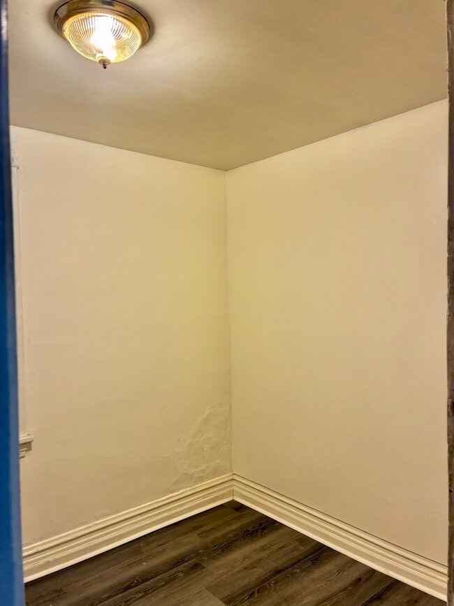 Building Photo - 1706 N Springfield Ave