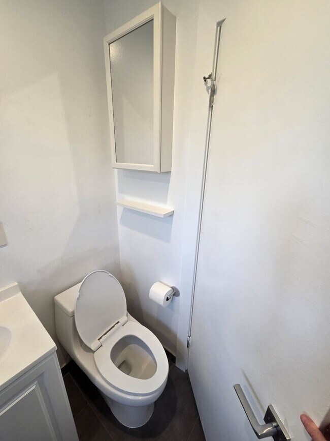 Foto del edificio - 4388 Ventura Canyon Ave