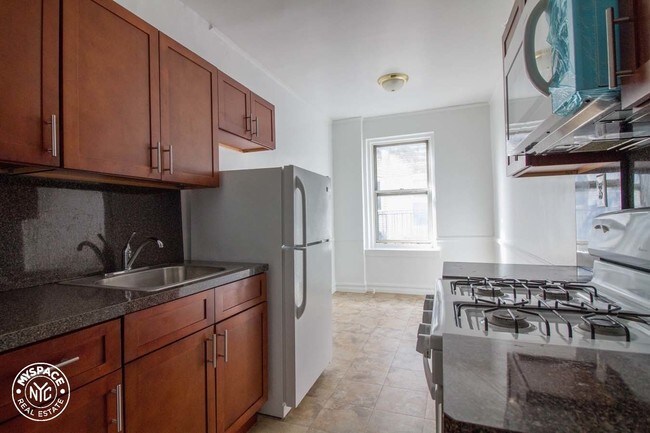 Building Photo - 3115 Avenue I Ave