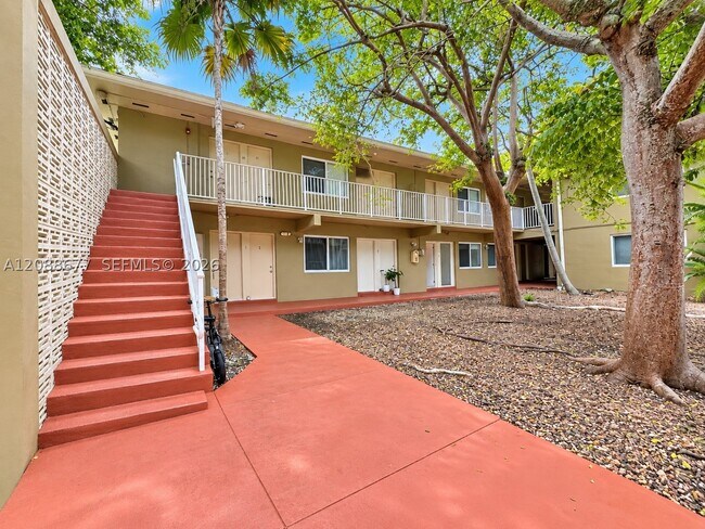 Foto del edificio - 6310 SW 79th St