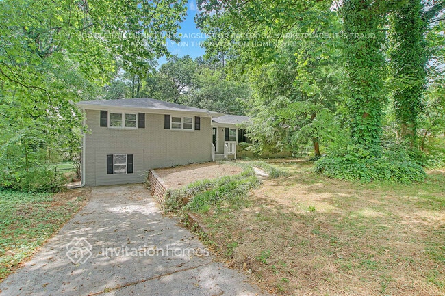 Building Photo - 5747 Woodland Dr