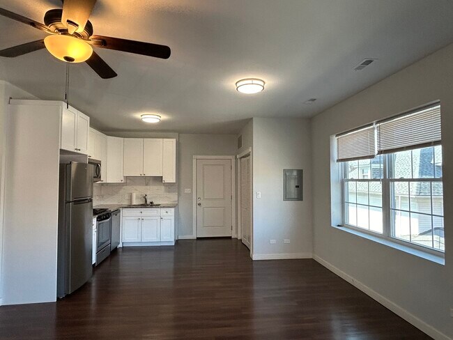 Foto del edificio - 7441 N Rogers Ave