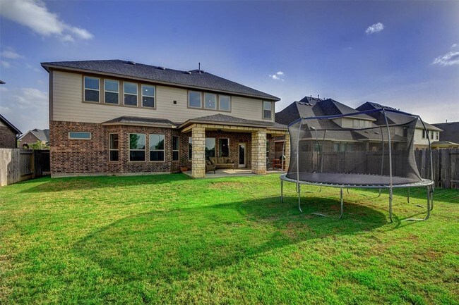 Foto del edificio - 26814 Lindenwood Creek Ln