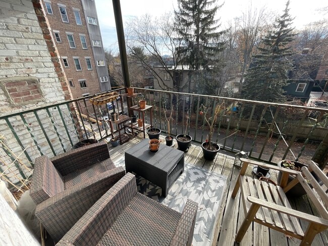 Building Photo - 1489 Beacon St