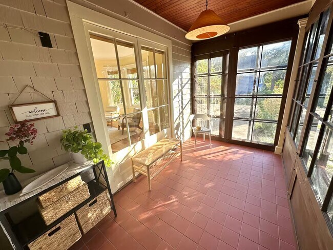 Foto del edificio - 608 Ackerman Ave