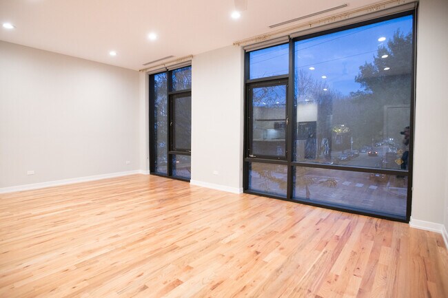 Foto del edificio - 1028 N California Ave