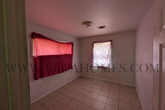 Building Photo - 2908 Wipprecht St