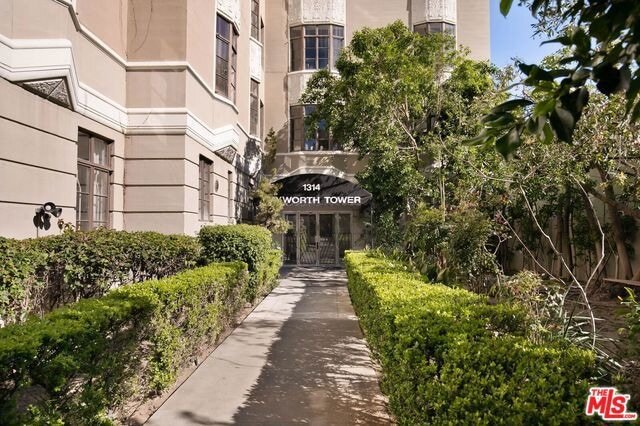 Photo - 1314 N Hayworth Avenue Unit 502 Apartment