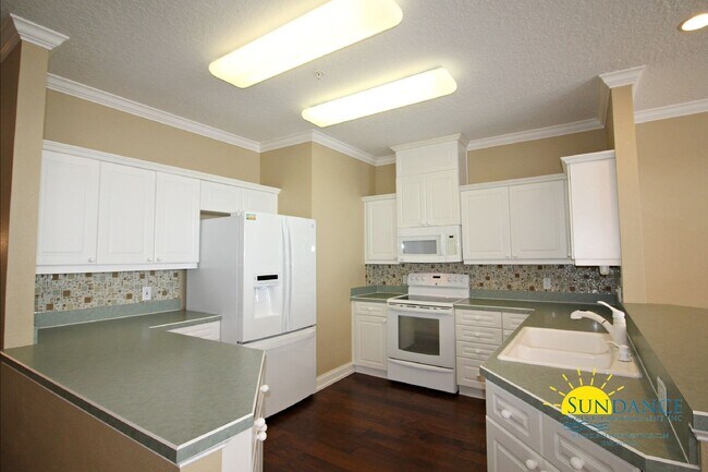 Foto del edificio - Stunning Top Floor Waterfront Condo, Avail...