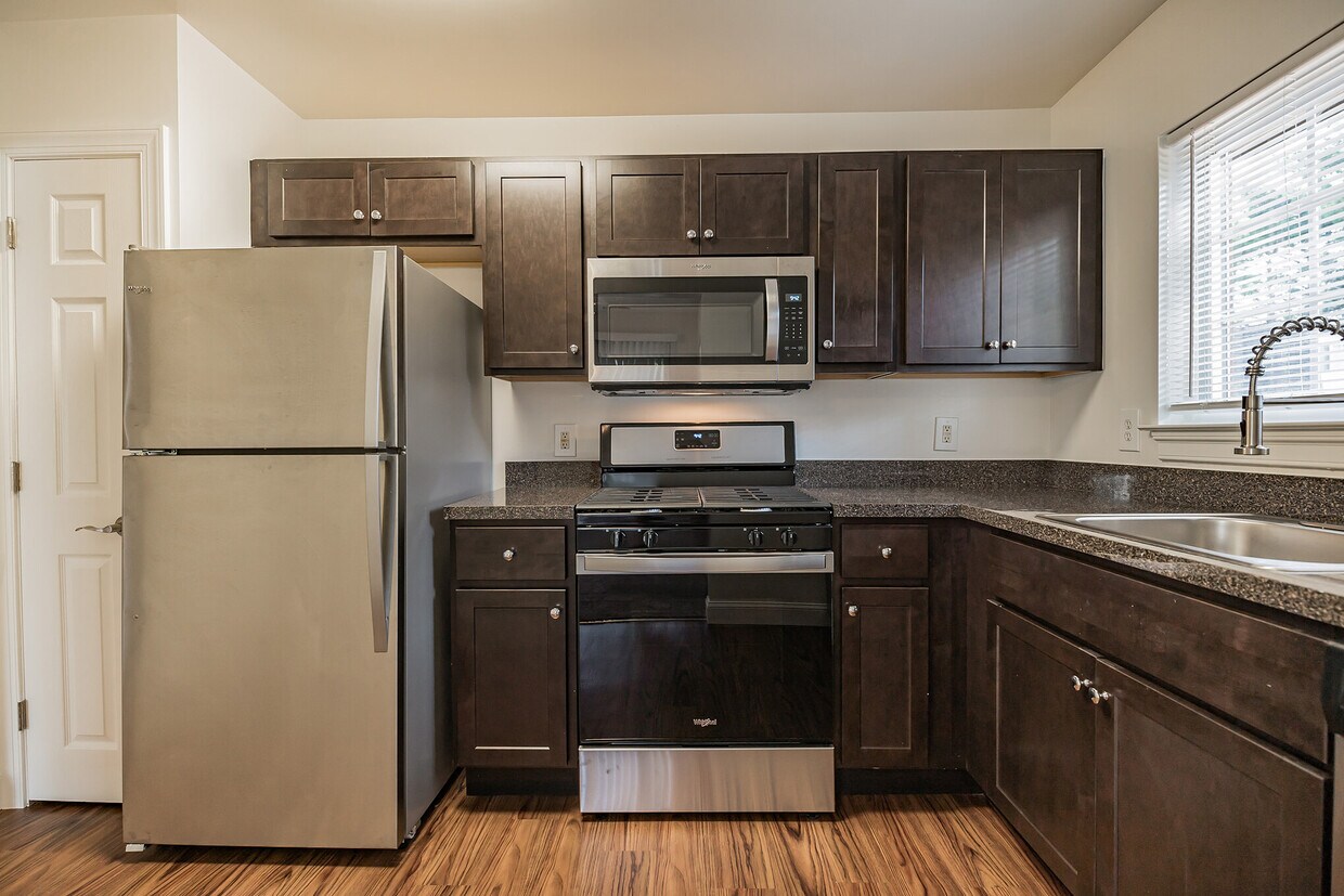 The Courtyards Apartments in Edgewater Park, NJ