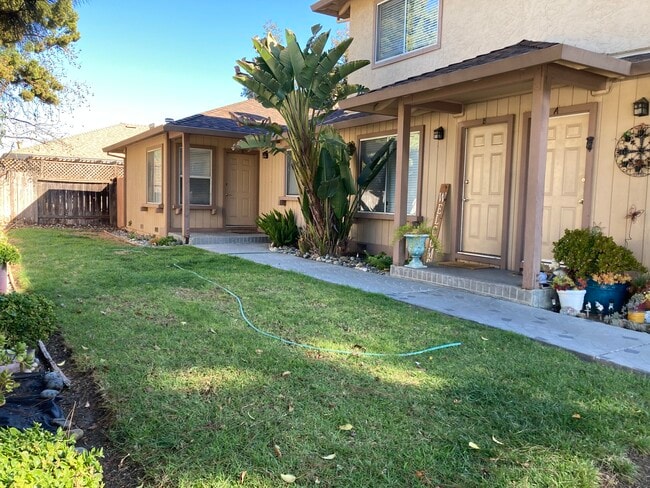 Building Photo - 1040 Plum Ct