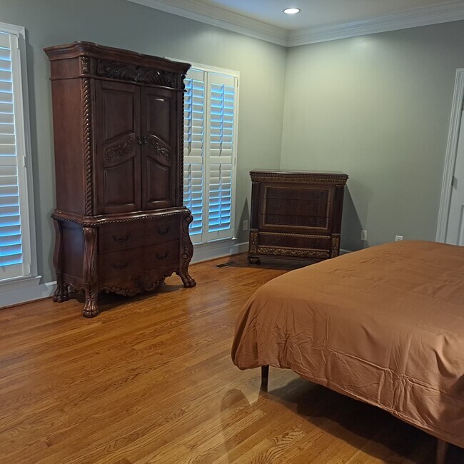 Foto del edificio - FURNISHED 6500 SQ FT MANSION (SHORT TERM / INSURANCE)