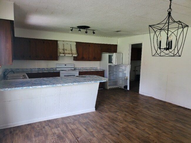 Building Photo - 919 Kings Rd