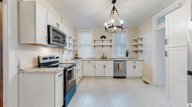 Foto del edificio - AVAILABLE NOW!  Beautiful Historic Home Fo...