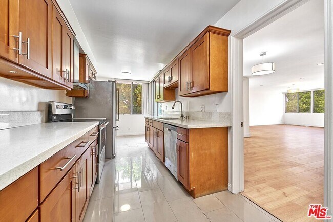 Foto del edificio - 9221 Charleville Blvd