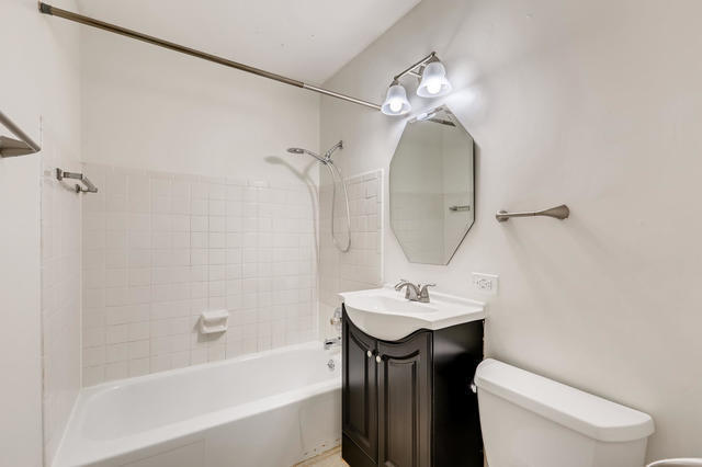Building Photo - 585 Hill Dr