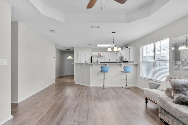Building Photo - Pet Friendly 4 Bedroom Home in Fort Walton...