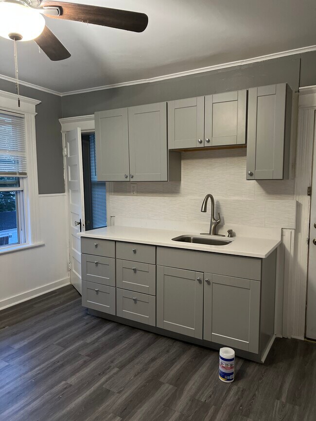 Building Photo - 225 Hawley Ave