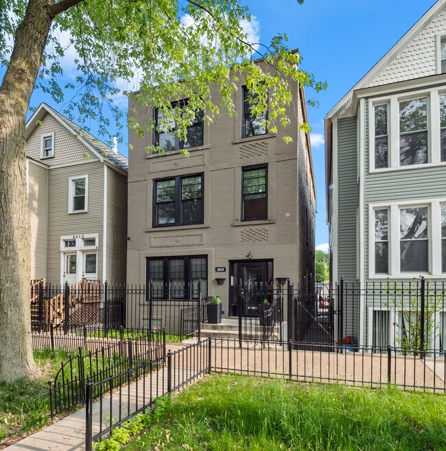 Building Photo - 2615 W Cortland St