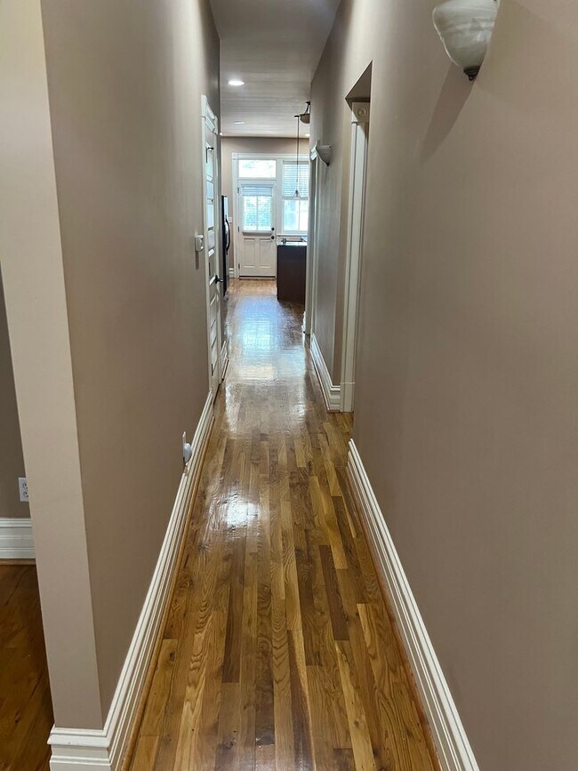 Foto del edificio - 2 Bedroom Condo in Shaw Available to Rent