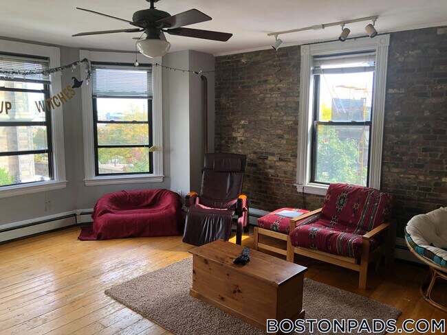 Foto del edificio - 1538 Tremont St