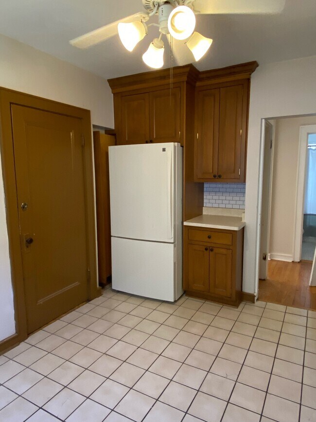 Kitchen - 5723 W Wells St