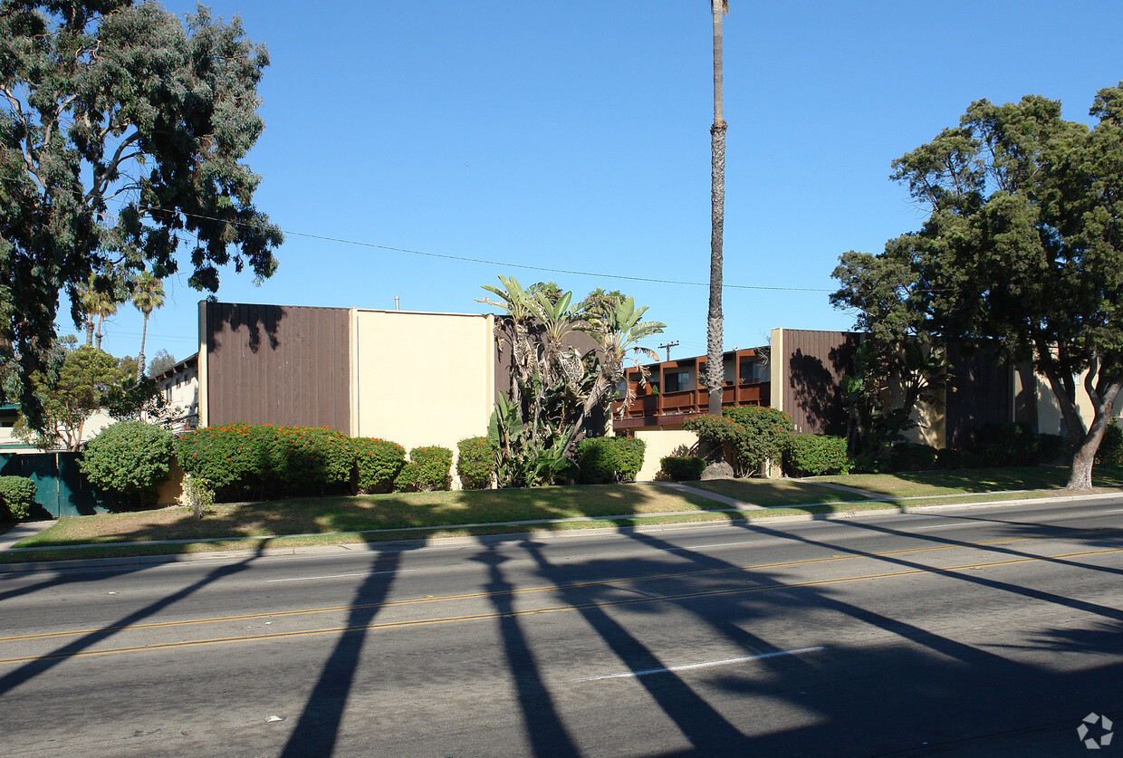 Foto del edificio - 461-505 W Channel Islands Blvd