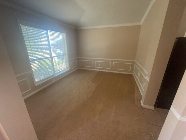 Foto del edificio - AVAILABLE NOW!