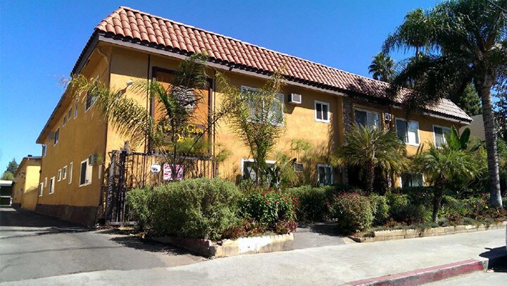Primary Photo - 13833 Oxnard St