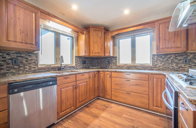 Building Photo - 5306 Madison St