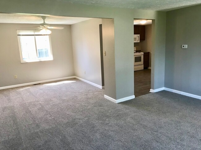 Building Photo - Gorgeous 4 Bedroom 2.5 Bathroom Two Story ...
