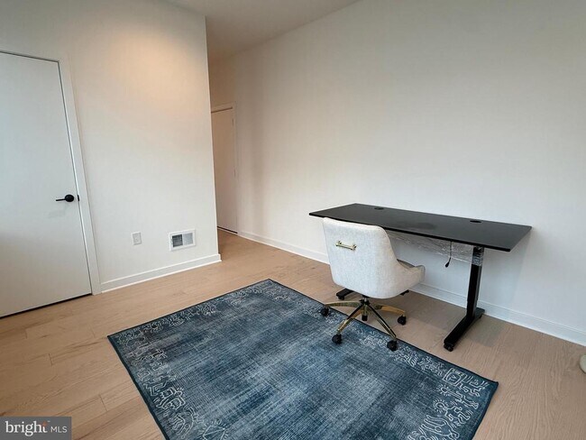 Foto del edificio - 3006 S Northbank Pl