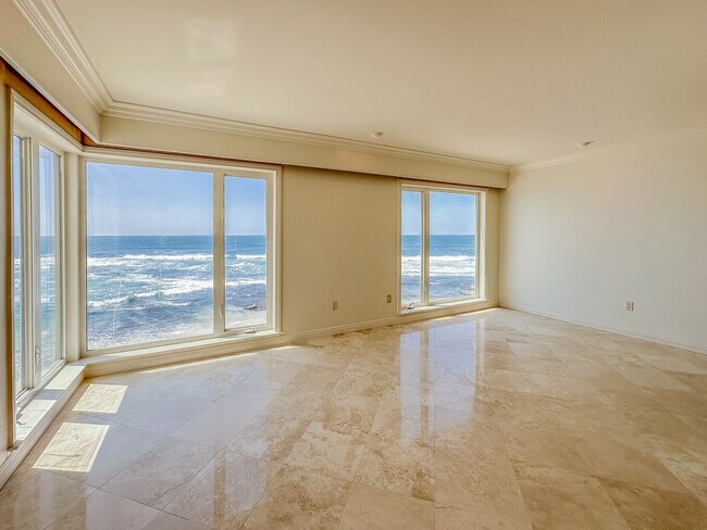 Foto del edificio - 220 Coast S Blvd