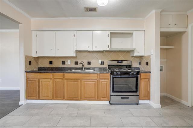 Building Photo - 5708 Bowling Dr