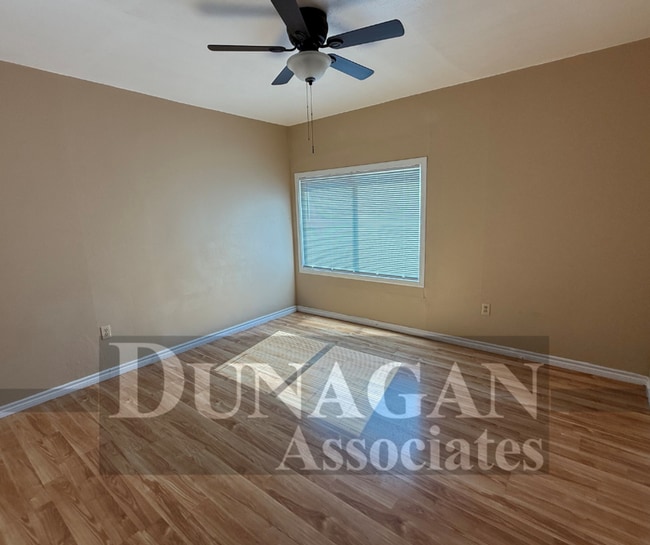 Foto del edificio - 3 bedroom /2.5 bath move in ready !