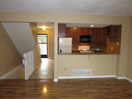 Foto del edificio - 4233 Hunting Meadows Cir