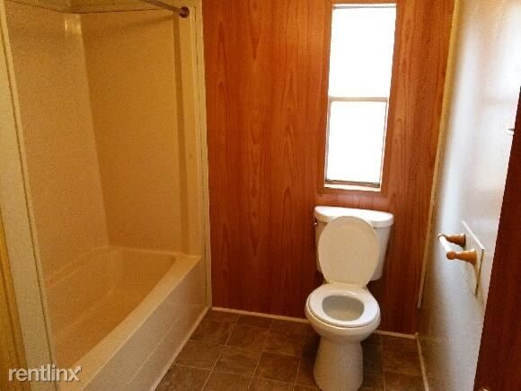 Building Photo - 527 Farr Rd