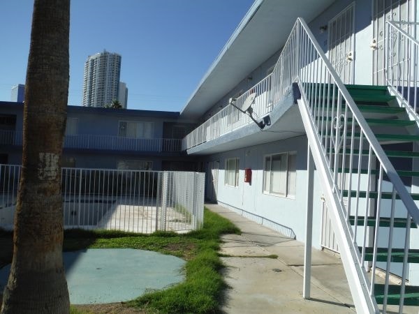 2619 Courtyard - The 2592