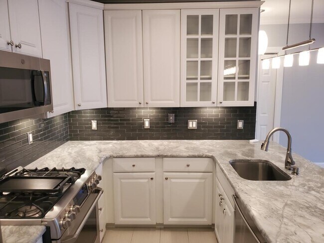 Kitchen pic 2 - 82 Clinton St