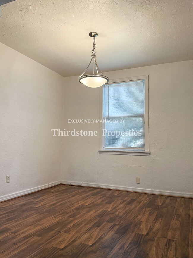 Foto del edificio - 4833 Kingsbury St
