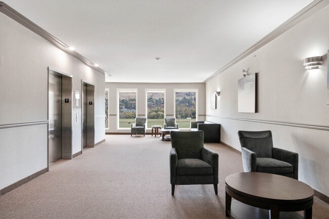 Photo du bâtiment - Lake Country Lofts  Apartments