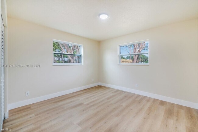 Building Photo - 4 br, 2 bath House - 3380 NE 13th Ave # 3380