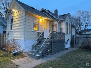 Building Photo - 910 Palace Ave