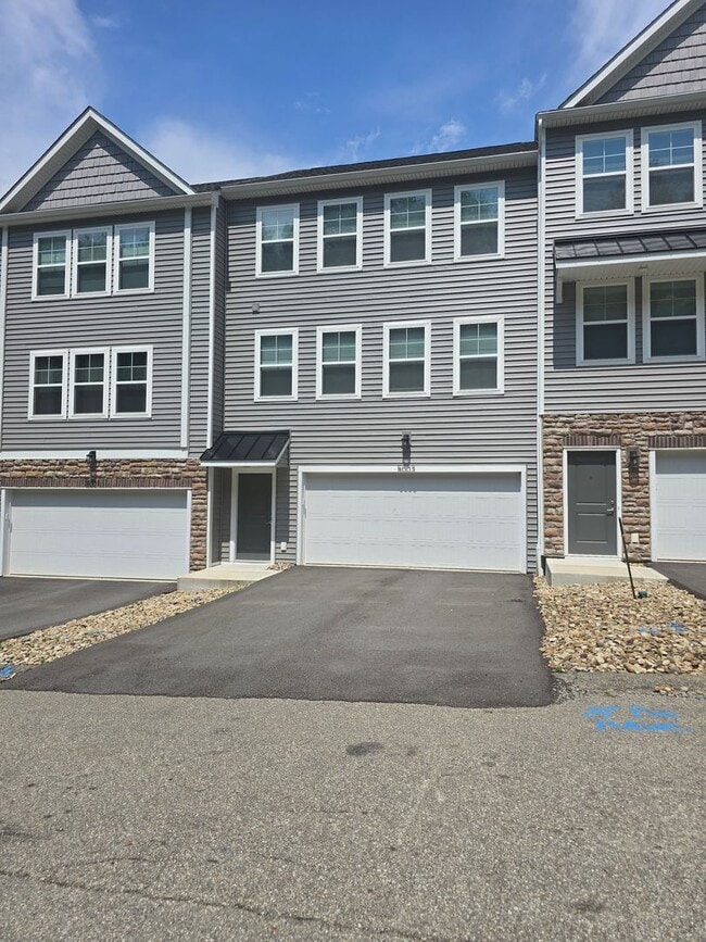 Building Photo - Available August 1st - 3 Bedroom Townhouse in Franklin Regional School District
