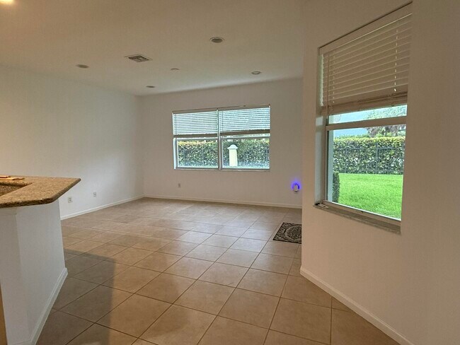 Foto del edificio - 2100 Mariner Bay Blvd