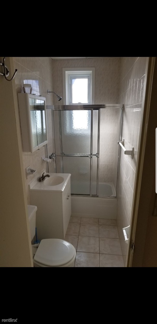 Building Photo - 2 br, 1 bath Apartment - 7129 66th St