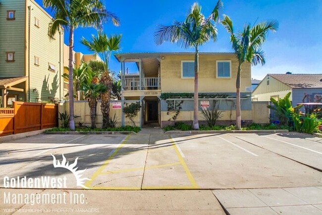 Building Photo - Pacific Beach Studio, Minutes from Everything