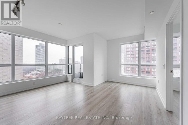 Building Photo - 395 Bloor St E