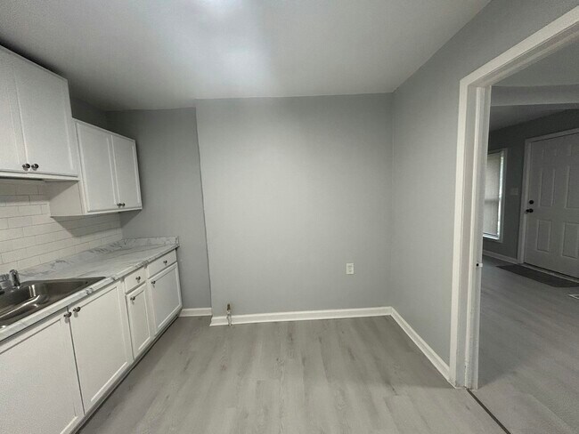 Foto del edificio - 3693 Somerset Ave