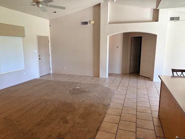 Building Photo - 10390 Fairway Dr